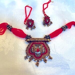 Beautiful Indian necklace and earrings set.NWOT